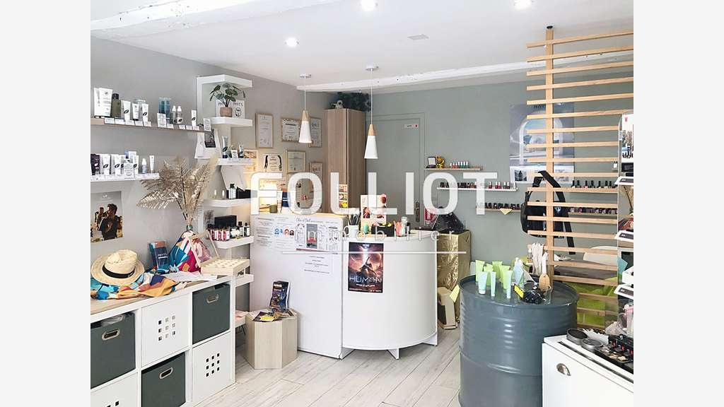 Loue local commercial 53m² à Douvres-la-Délivrance