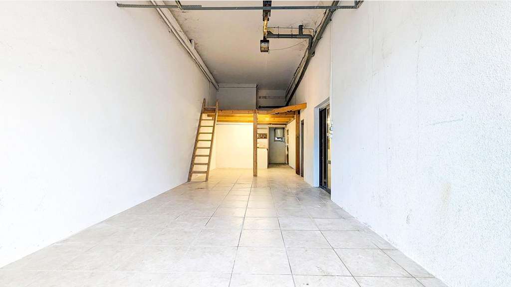 A louer espace commercial 170m²  à Draguignan