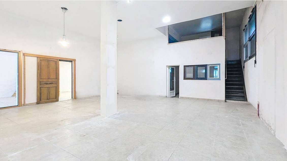 A louer espace commercial 170m²  à Draguignan