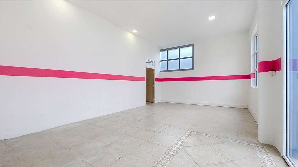 A louer espace commercial 170m²  à Draguignan