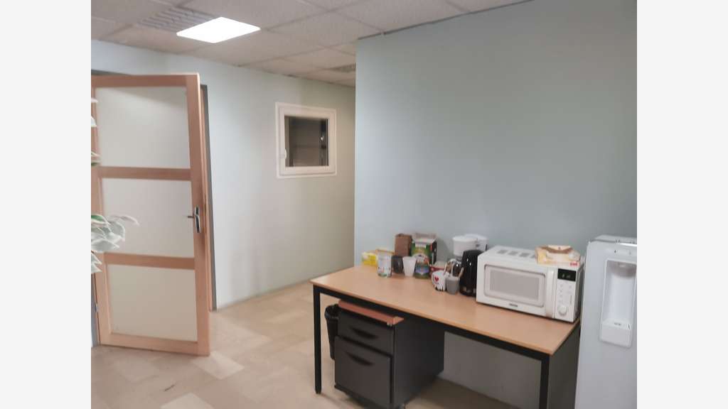 Local 221m² + 100m² en sous sol Draguignan