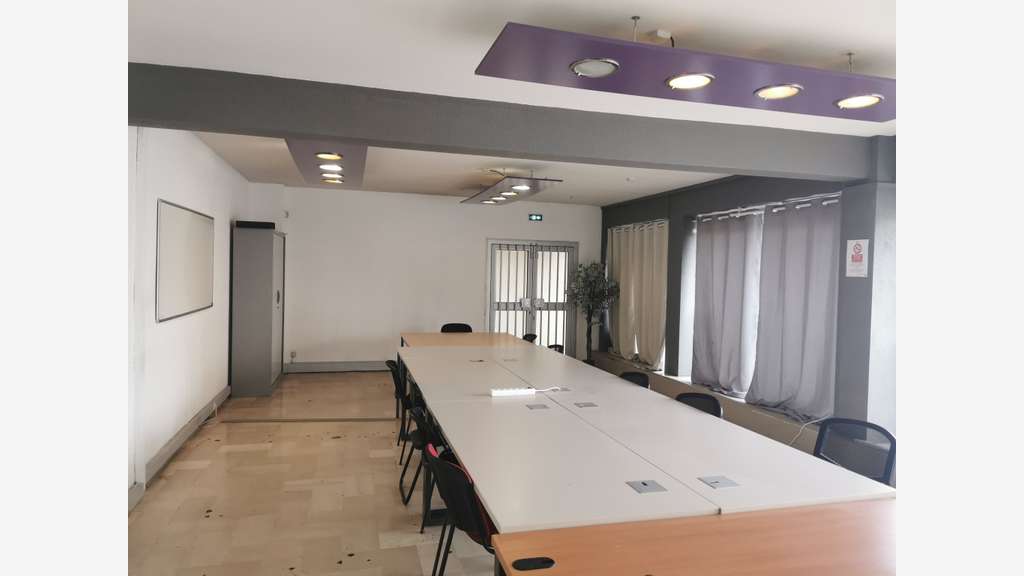 Local 221m² + 100m² en sous sol Draguignan