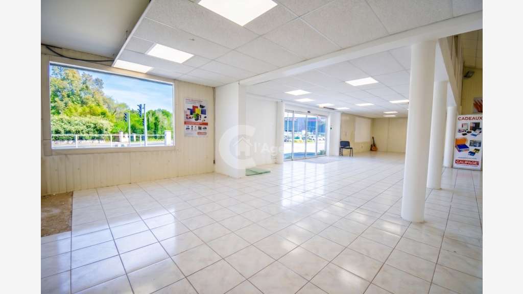 Loue local commercial 420m² empl N°1 à Draguignan