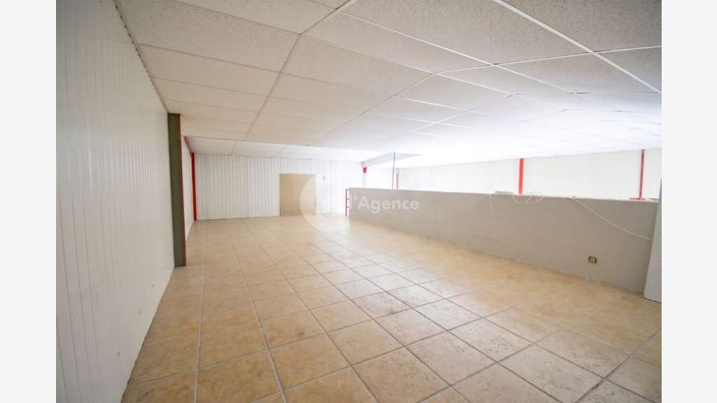 Loue local commercial 420m² empl N°1 à Draguignan