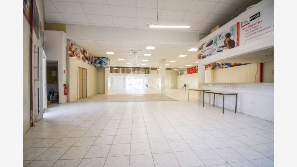 Loue local commercial 420m² empl N°1 à Draguignan