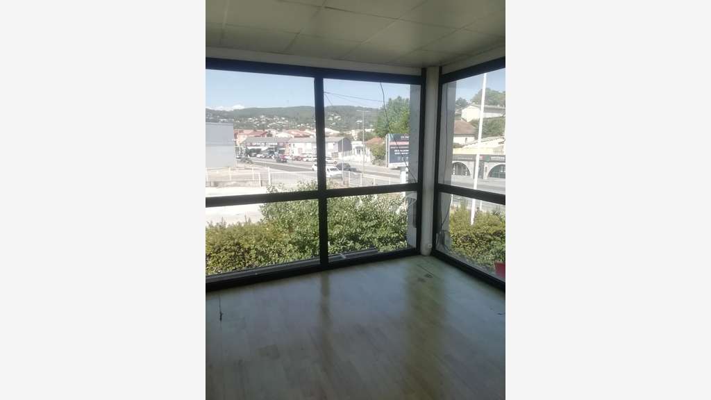 Local/bureau de 145m² à louer à Draguignan (83)