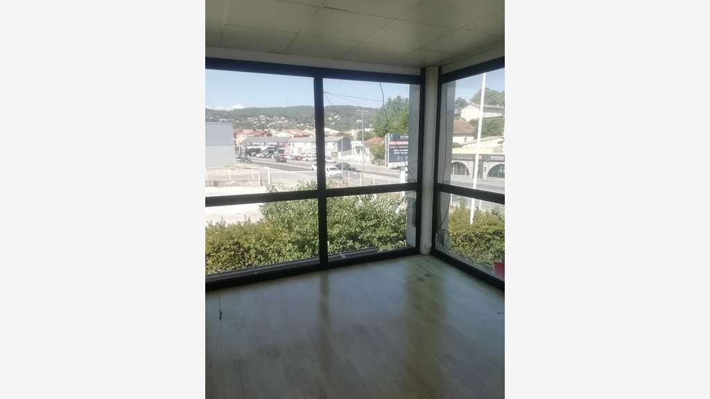 Local pro commercial à louer 80m² Draguignan (83)