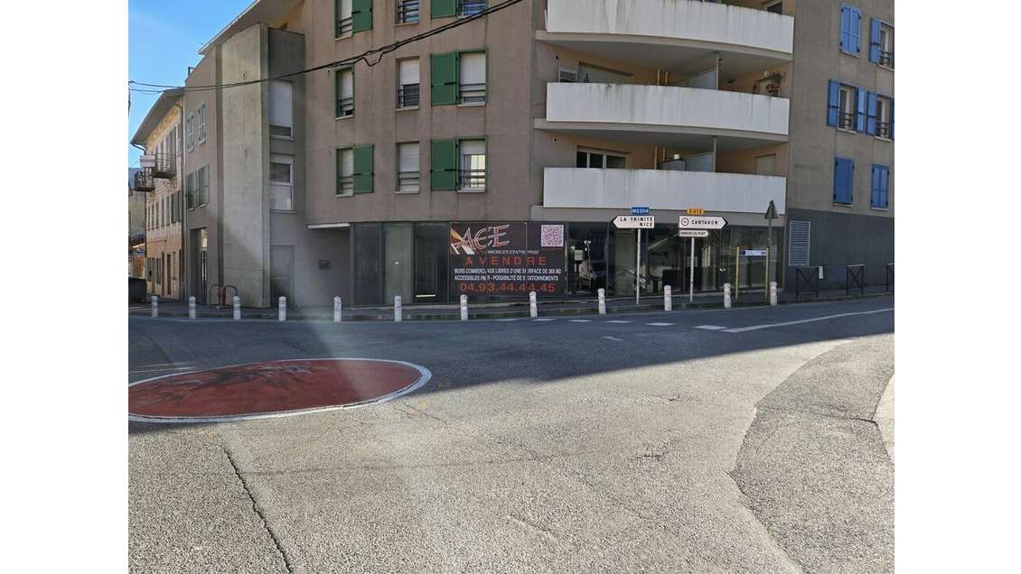 A louer murs libres 361m² à Drap Av Gal de Gaulle