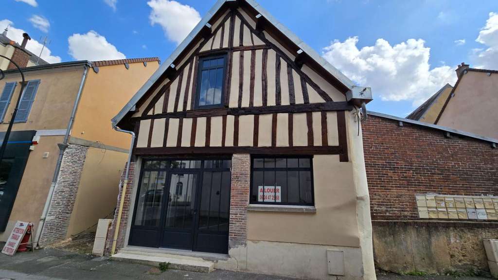 Loue local commercial de 120m² accès PMR à Dreux