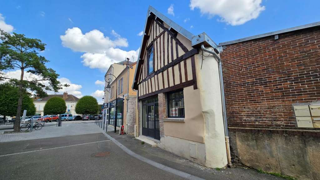 Loue local commercial de 120m² accès PMR à Dreux