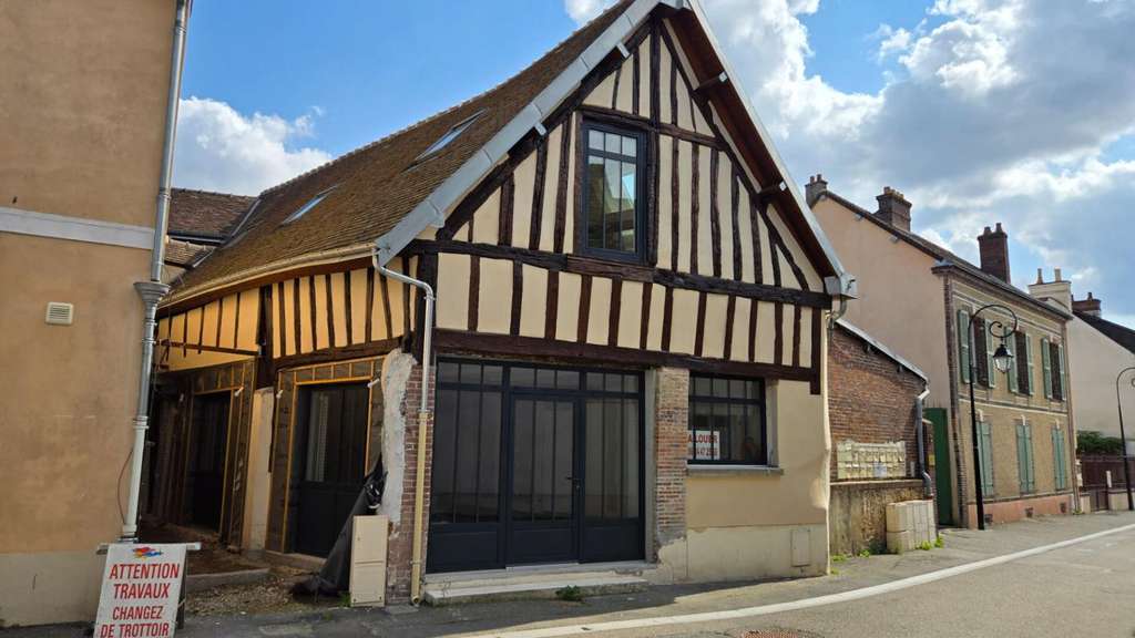 Loue local commercial de 120m² accès PMR à Dreux