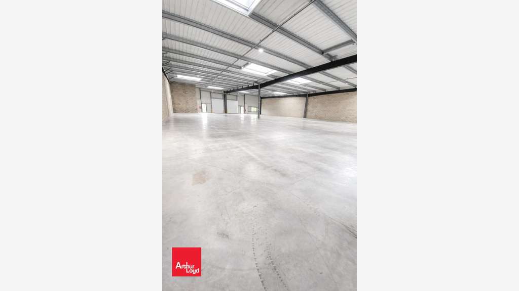 A louer local d'activités 1398m² à Dreux Nord 