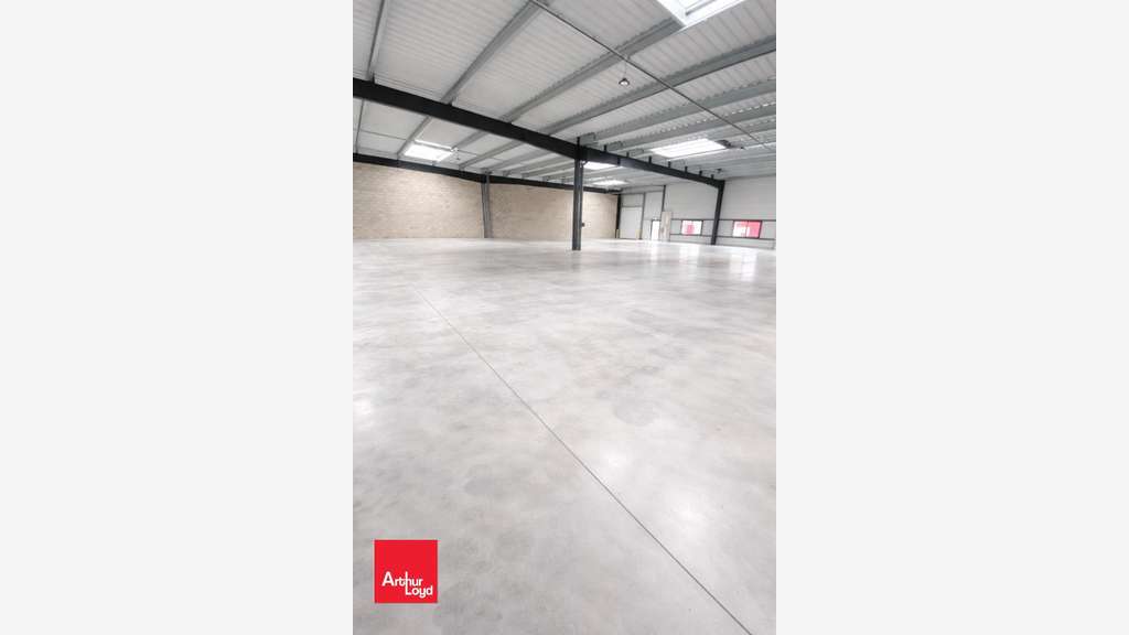 A louer local d'activités 1398m² à Dreux Nord 