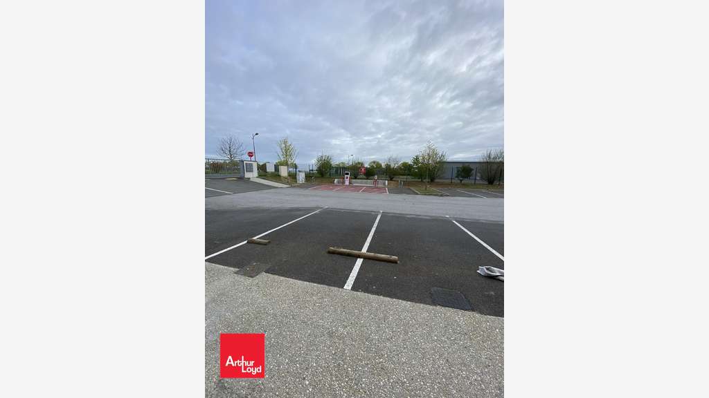 A louer local d'activités 1398m² à Dreux Nord 