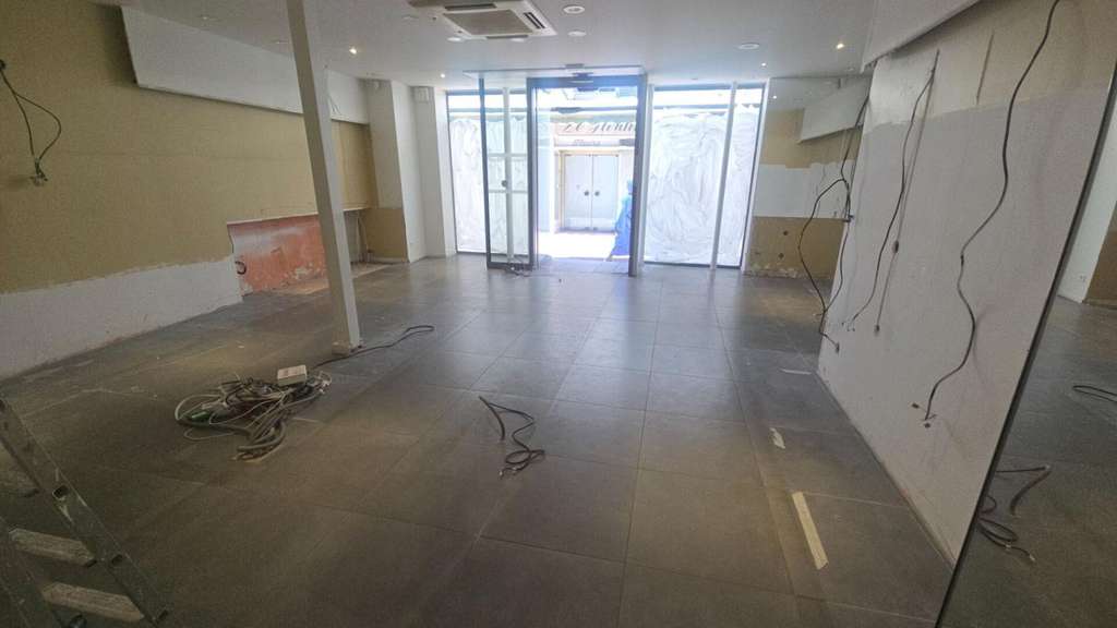 28100 DREUX - LOCATION LOCAL COMMERCIAL 67 M² ,