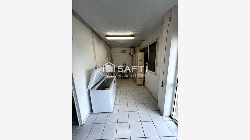 A louer local commercial 156m² Z.I Champigny