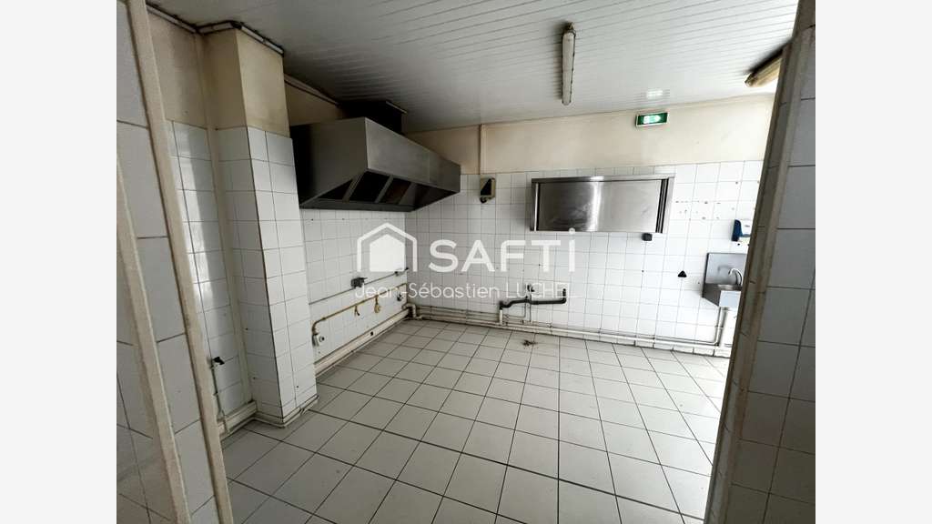 A louer local commercial 156m² Z.I Champigny