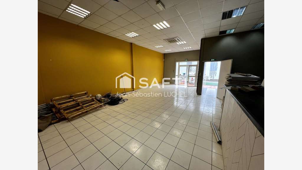 A louer local commercial 156m² Z.I Champigny