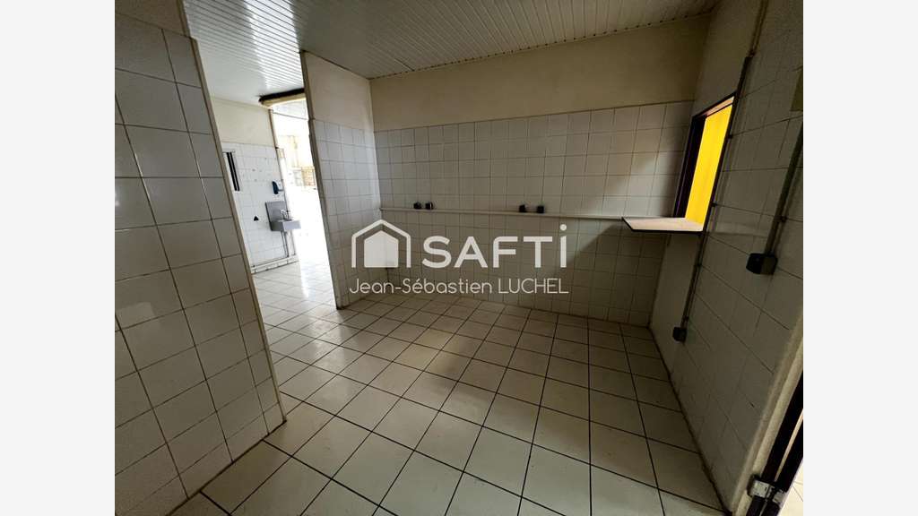 A louer local commercial 156m² Z.I Champigny