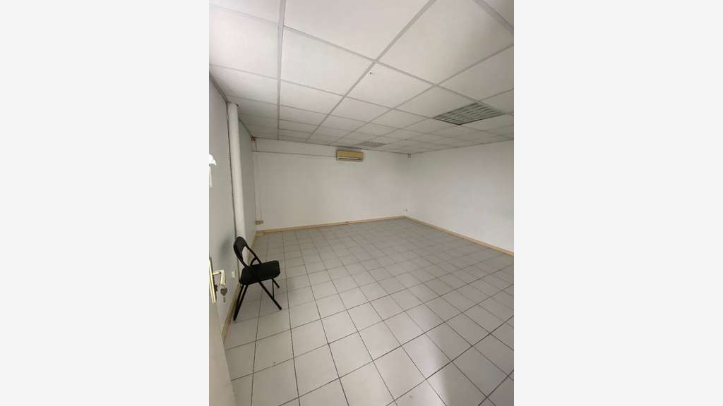 A louer local commercial ou bureau 25m² à Ducos