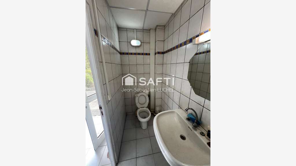 Local professionnel ou commercial de 80 m² avec