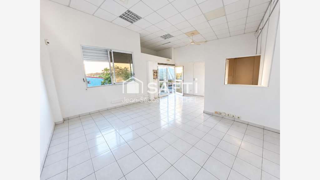 Loue local professionnel commercial de 80m² Ducos