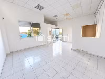 Loue local professionnel commercial de 80m² Ducos