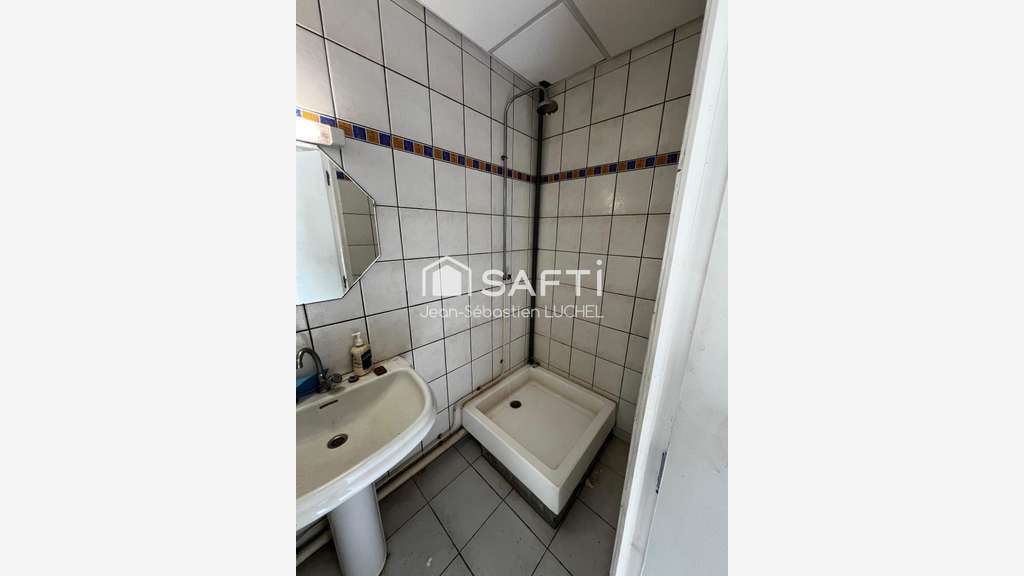 Local professionnel ou commercial de 80 m² avec