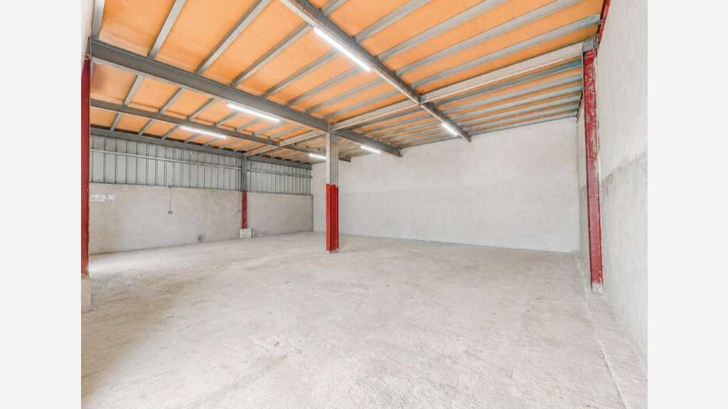A louer : Local d'activité commercial - 110 m² - Z