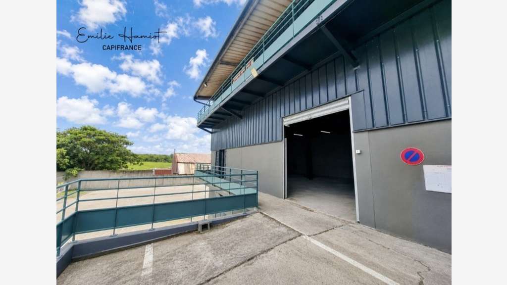 A louer : Local d'activité commercial - 110 m² - Z