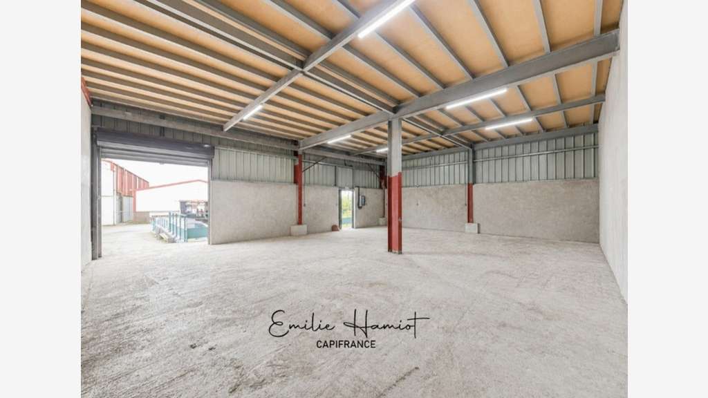 A louer : Local d'activité commercial - 110 m² - Z