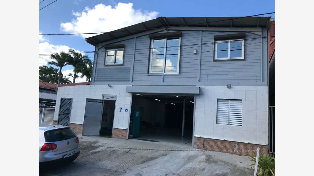 LOCAL COMMERCIAL / BUREAUX 300 M2 EN R+1, rénové