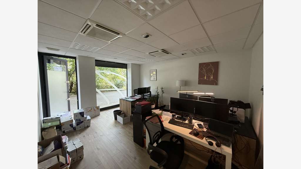 A louer local commercial 334m² à Échirolles