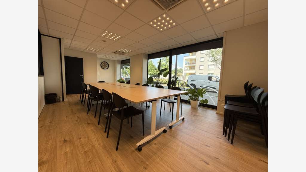 A louer local commercial 334m² à Échirolles