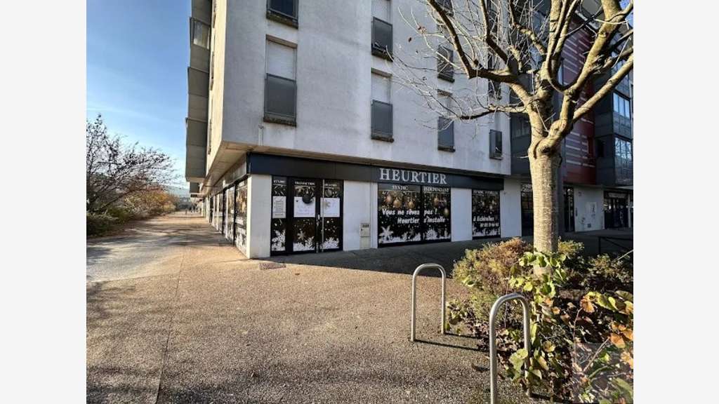 Locaux commerciaux 334m² RDC à Échirolles