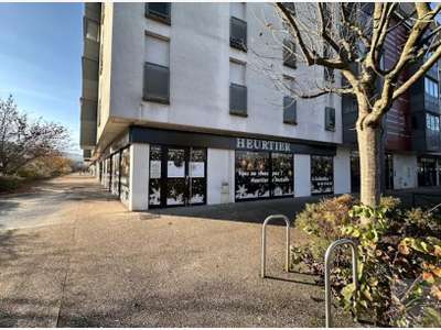 Locaux commerciaux 334m² RDC à Échirolles