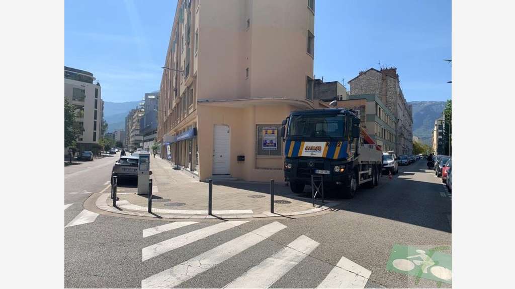 Local commerciaux 687m² en RDC à Échirolles