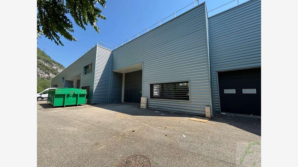 Locaux 342m² à louer à Échirolles