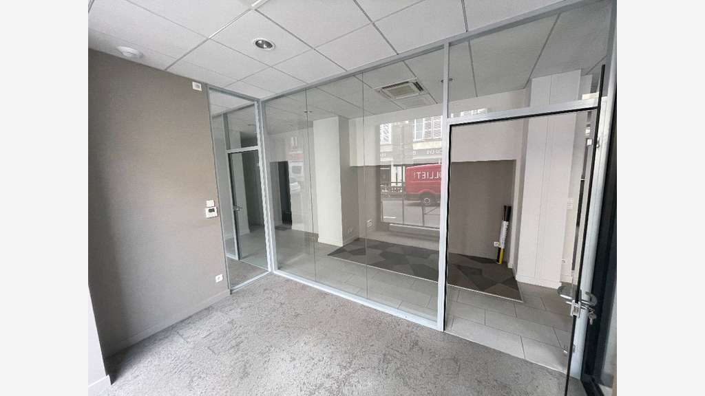 Local commercial à louer de 127m² à Ecully