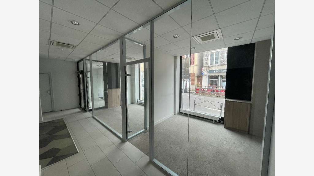 Local commercial à louer de 127m² à Ecully