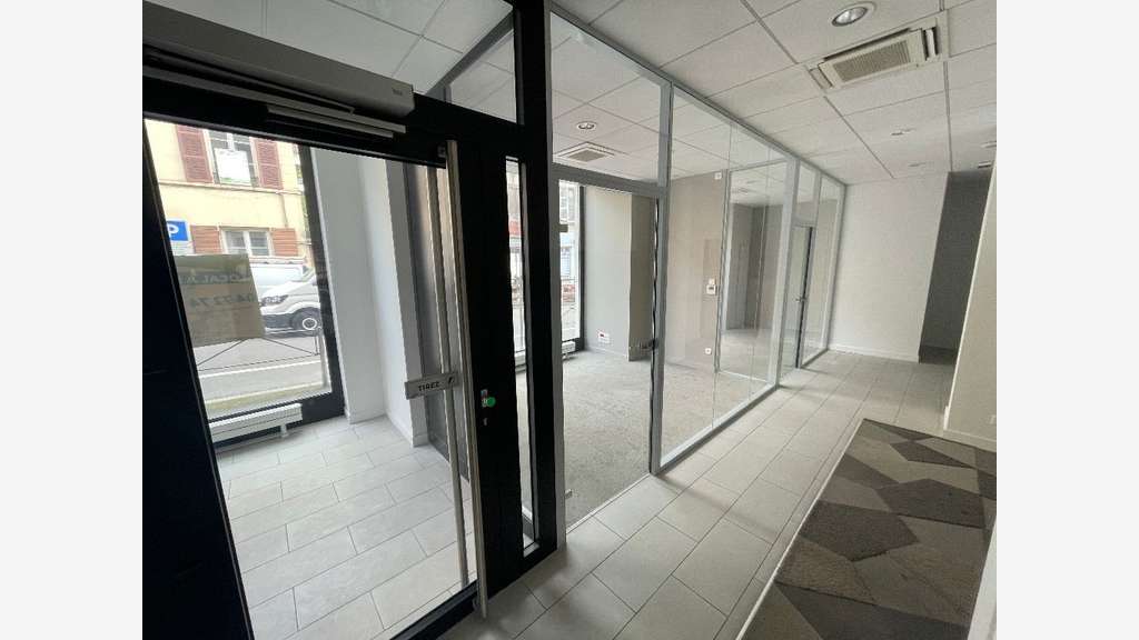 Local commercial à louer de 127m² à Ecully