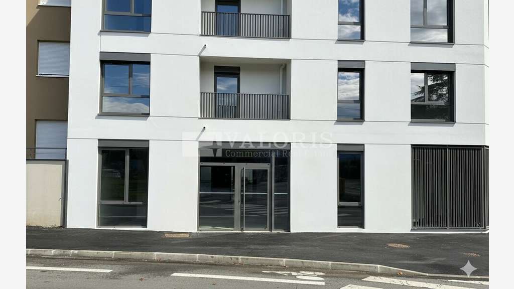 A louer local commercial neuf 99m² à Ecully 