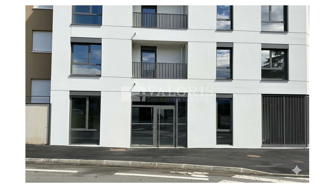 ECULLY - LOCAL COMMERCIAL à louer