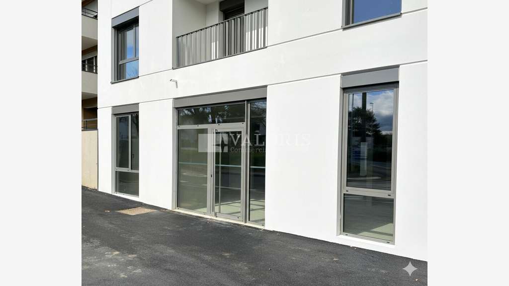 A louer local commercial neuf 99m² à Ecully 