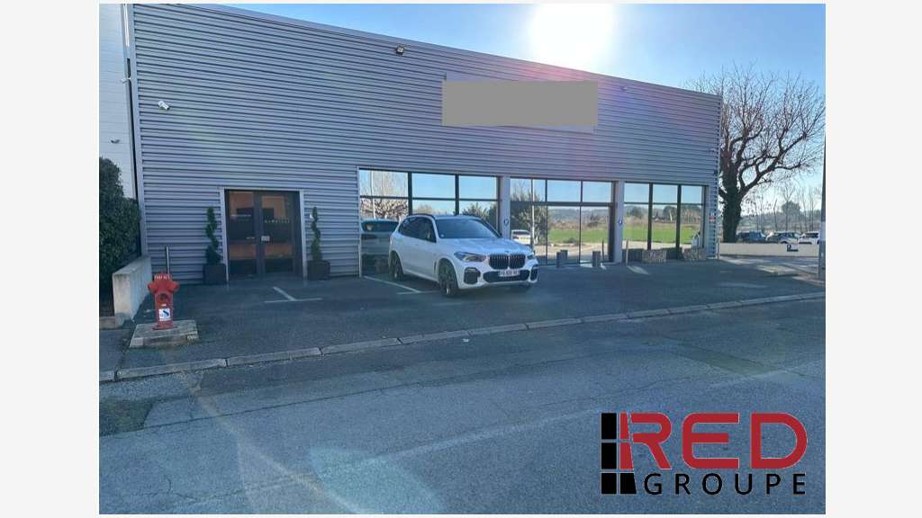 A louer local commercial de 450m² en za Eguilles