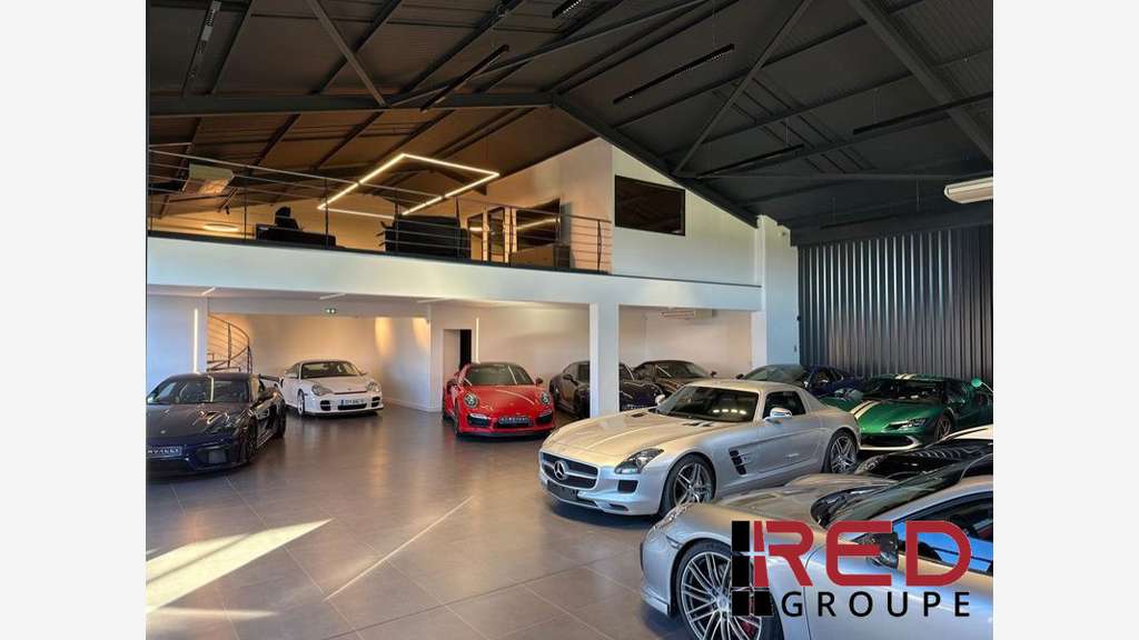 A louer local commercial de 450m² en za Eguilles