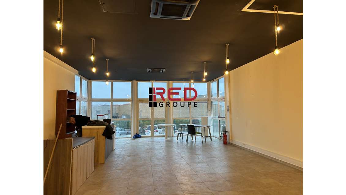 A louer local 100m² à Eguilles zone Jallassières