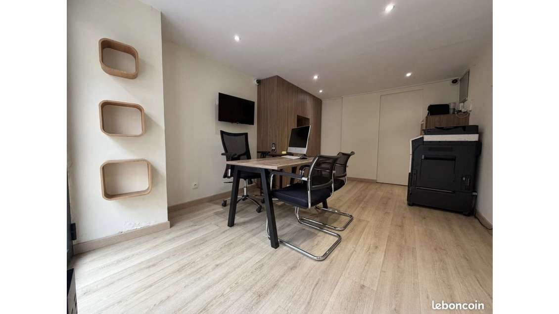 A louer local commercial de 15m² à Éguilles