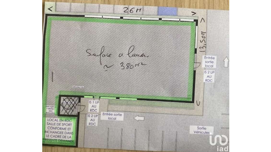 Local commercial à Éguilles