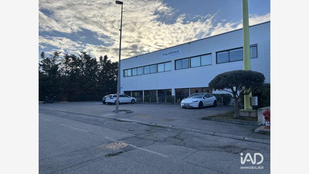 A louer local 380m² ZI des Jallassières à Eguilles